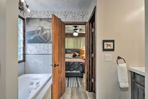 Interior - Dog-friendly Home Near Crystal Mtn & Outdoor Rec! (Interlochen)