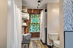 Interior - Dog-friendly Home Near Crystal Mtn & Outdoor Rec! (Interlochen)