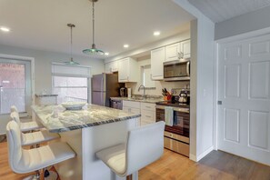 Apartment (2 Bedrooms) | Interior - Largo Condo < 3 Mi to Indian Rocks Beach! (Largo)