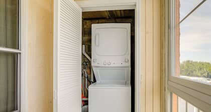 Largo Condo < 3 Mi to Indian Rocks Beach!