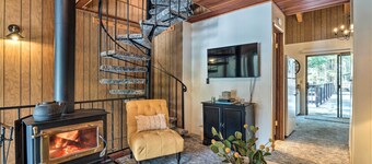 Pinecrest Retreat With Fireplace!