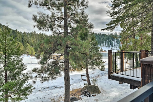 A snowy forest with a wooden deck and a bench. - Pinecrest Retreat With Fireplace! (Pinecrest)