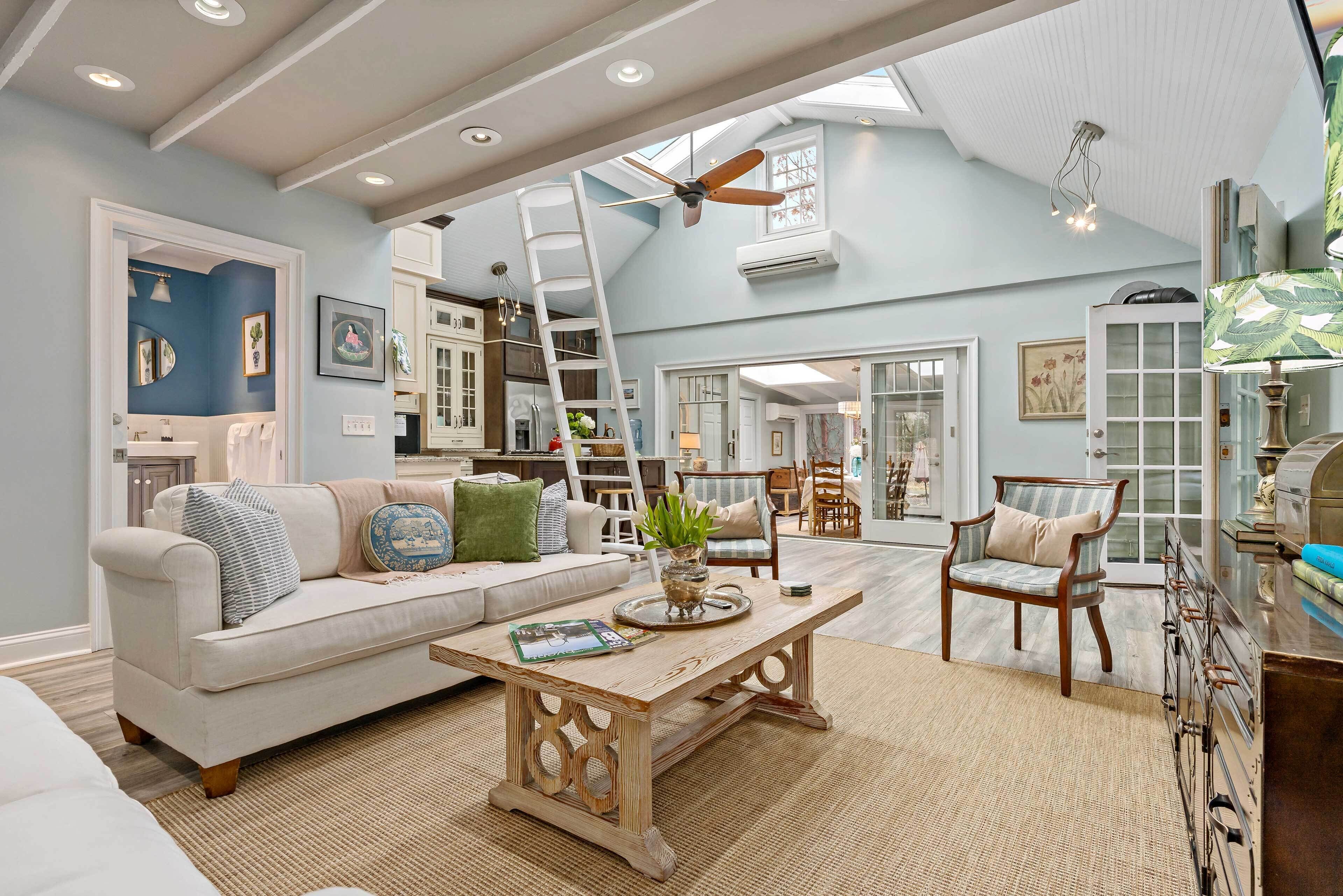 Cottage (1 Bedroom) | Living area | TV