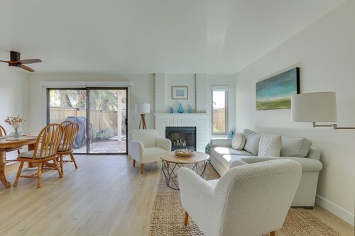 Bright Townhome in Carlsbad 1 Mile to Beach!