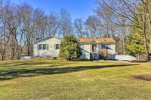 Exterior - New Paltz Apt - 11 Mi to Poughkeepsie! (New Paltz)