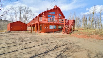 House (3 Bedrooms) | Exterior