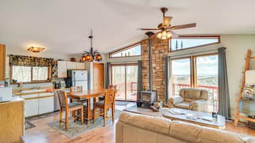 House (3 Bedrooms) | Interior