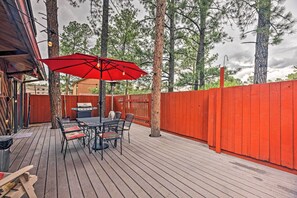 Interior - Ruidoso Cabin w/ Deck & Grill - Walk to Town! (Ruidoso)