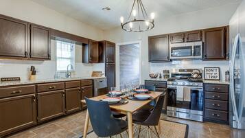 House (2 Bedrooms) | Interior