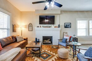 House (2 Bedrooms) | Interior - Chic Lawton Home, 5 Mins to Fort Sill! (Lawton)