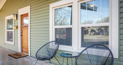 Chic Lawton Home, 5 Mins to Fort Sill!