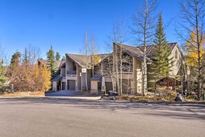 Interior - Walk to Lifts: 'chimney Ridge' Townhome w/ Hot Tub (Breckenridge)
