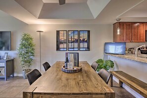 Apartment (2 Bedrooms) | Interior - Golf Course, Mountain Views: Scottsdale Condo! (Scottsdale)