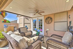 Interior - Patio & Grilling Station: Family Home in Glendale (Glendale)