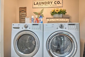 Interior - Patio & Grilling Station: Family Home in Glendale (Glendale)