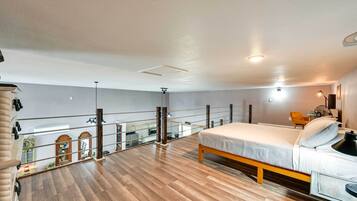 2 bedrooms, laptop workspace, bed sheets