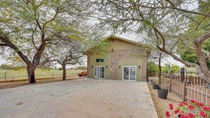 Unclassified image, 4 of 36, button - Somerton Home With Fireplaces - Near Casino! (Somerton)