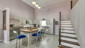 Microwave, oven, stovetop, coffee/tea maker