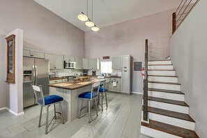 Microwave, oven, stovetop, coffee/tea maker - Somerton Home With Fireplaces - Near Casino! (Somerton)