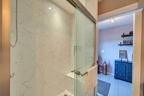 Shower - Somerton Home With Fireplaces - Near Casino! (Somerton)