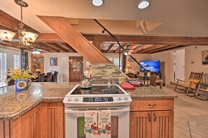 House (3 Bedrooms) | Interior