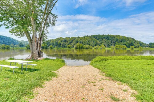 Rogersville Barn Apartment on 27 Acres w/ Pond!