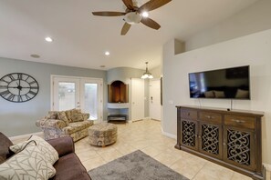 House (3 Bedrooms) | Interior - Golf & Hike: Family Home w/ Patio in Glendale (Glendale)