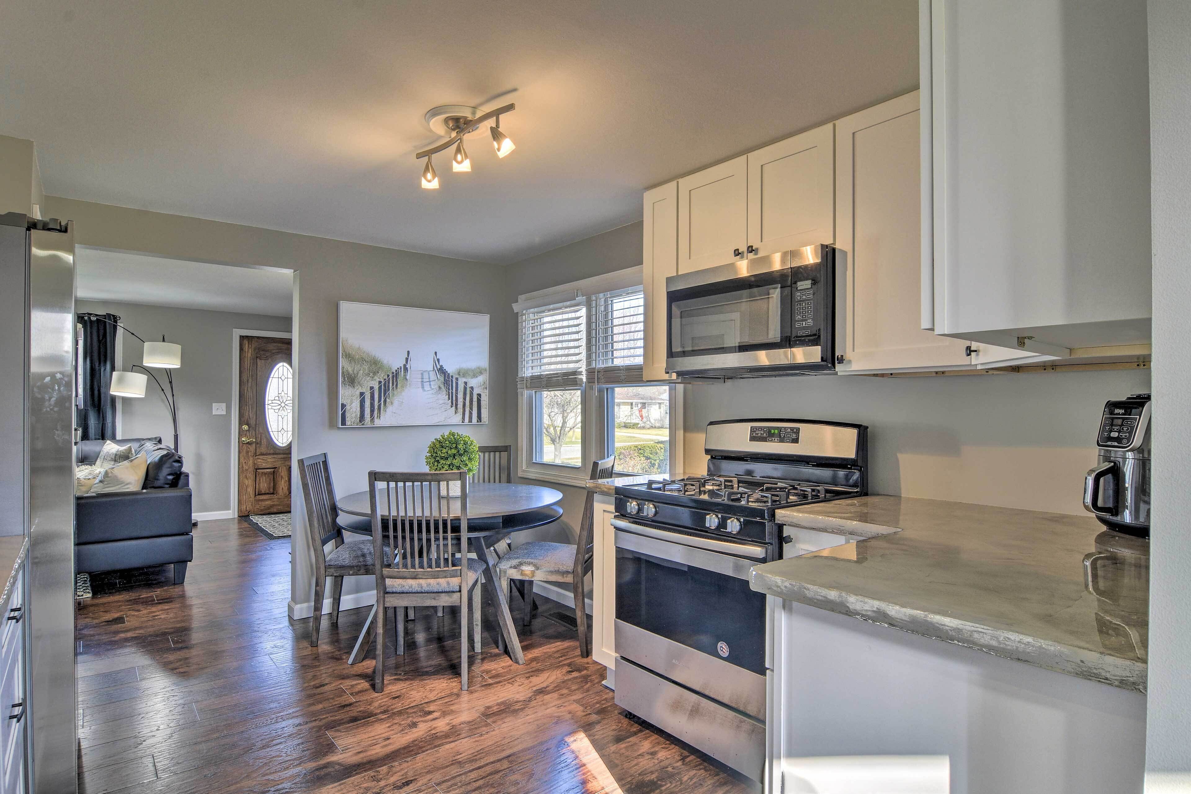 House (3 Bedrooms) | Private kitchen | Microwave, oven, stovetop, dishwasher