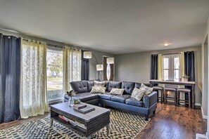 Living area - Buffalo Getaway w/ Charcoal Grill & Patio! (Buffalo)