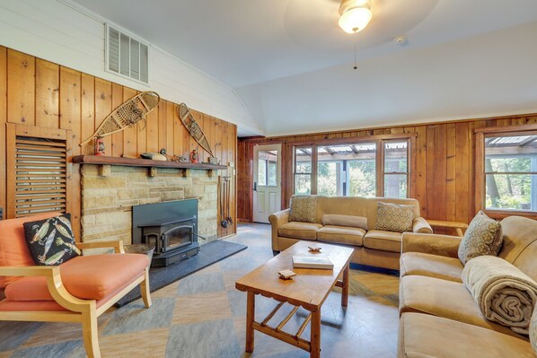 Interior - Peaceful Traverse City Cabin ~ 16 Mi to Dtwn! (Traverse City)