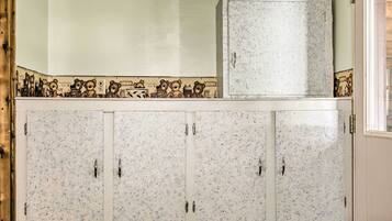 House (1 Bedroom) | Interior