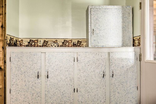 Cozy Chassell House - 10 Mi to Portage Lake!