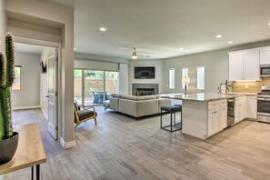 Apartment (2 Bedrooms) | Interior - Cozy Cave Creek Townhome w/ Hot Tub Access! (Cave Creek)