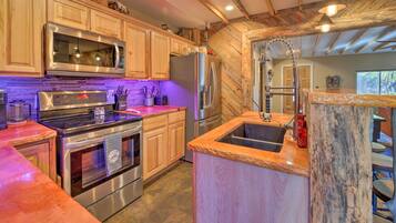 Casa (2 Bedrooms) | Cocina privada | Microondas, horno, parrilla de estufa y lavavajillas