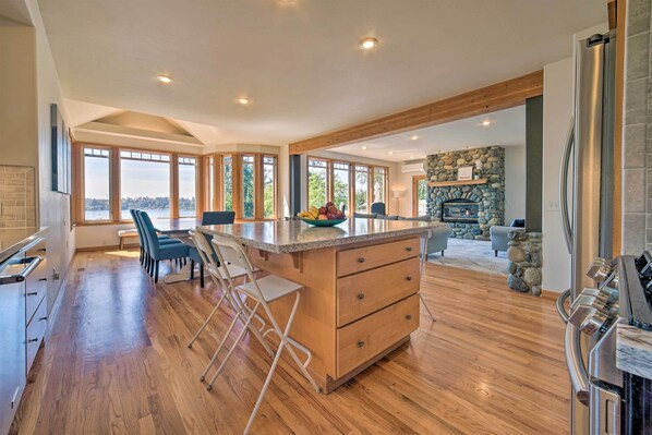 House (5 Bedrooms) | Interior - Spacious Lake Stevens Home w/ Fire Pit, Patio (Lake Stevens)