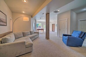 House (5 Bedrooms) | Interior