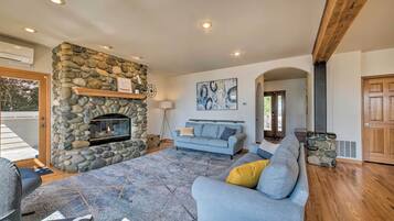 House (5 Bedrooms) | Interior