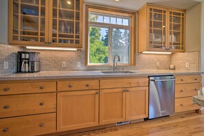 House (5 Bedrooms) | Interior