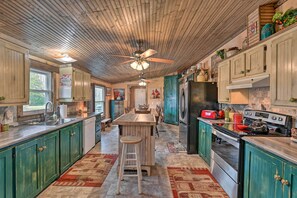 House (3 Bedrooms) | Interior - Tennessee Countryside Escape on 2 Acres! (Greenbrier)