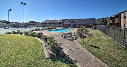Game Day Retreat: Pool Access, 2 Mi to Texas A & M