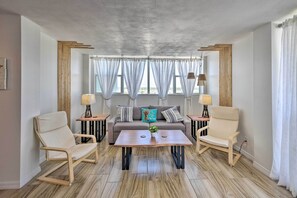 TV - Daytona Beach Gem: Ocean Views & Heated Pool! (Daytona Beach)