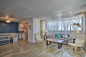 TV - Daytona Beach Gem: Ocean Views & Heated Pool! (Daytona Beach)
