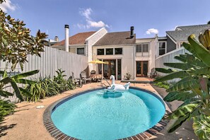 Apartment (2 Bedrooms) | Pool | Outdoor pool - Charming Montrose Townhome With Private Pool! (Houston)