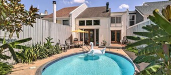 Private Pool: Charming Townhome 5 Mi to Nrg!
