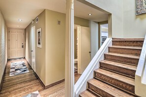 Apartment (2 Bedrooms) | Interior - Charming Montrose Townhome With Private Pool! (Houston)