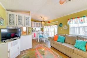 Living area - Sarasota Home w/ Full Resort Amenity Access! (Sarasota)