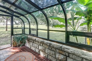 House (3 Bedrooms) | Interior - Pet-friendly Home: Grill & Fire Pit in Manhattan (Manhattan)