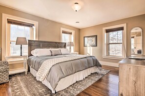 House (3 Bedrooms) | Interior - Pet-friendly Home: Grill & Fire Pit in Manhattan (Manhattan)