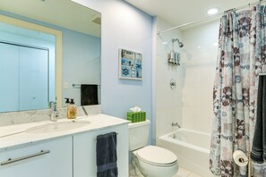 Apartment (2 Bedrooms) | Interior - Heated Pool Access! Waterfront Fort Myers Condo (Fort Myers)