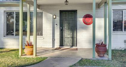 Pet-friendly Phoenix Home: Breezeway & Fenced Yard